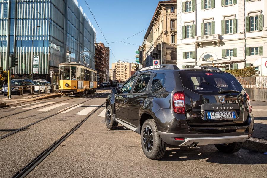  Dacia Duster Black Shadow 2016 года  (фото 23 из 28)
